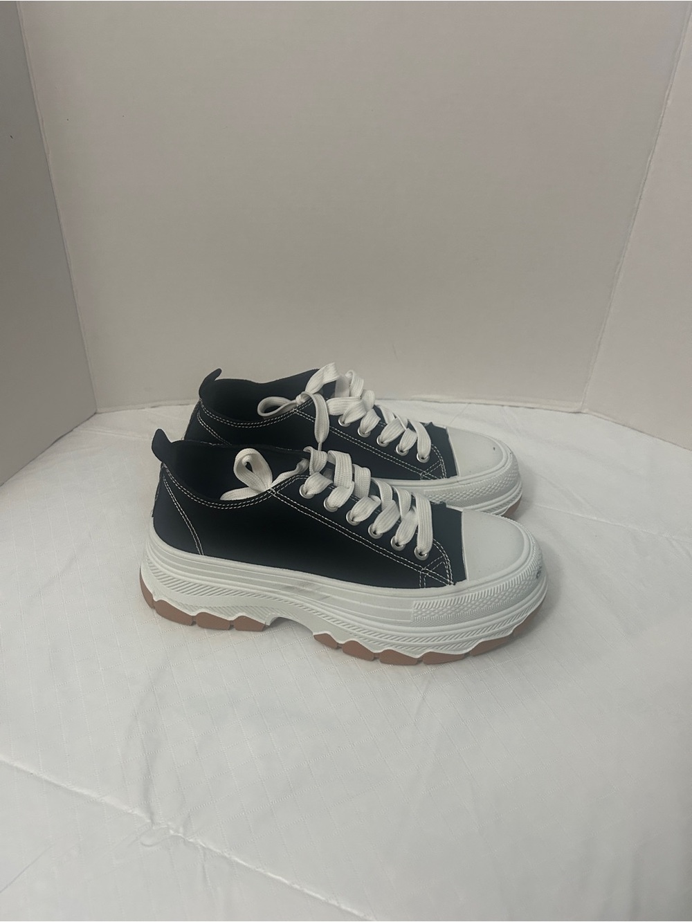 Taxi Women's Black White Low Top Canvas Sneakers Lace-Up Size 8 Fair - Picture 3 of 11
